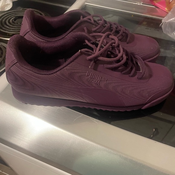 Pumas like new - Picture 2 of 4